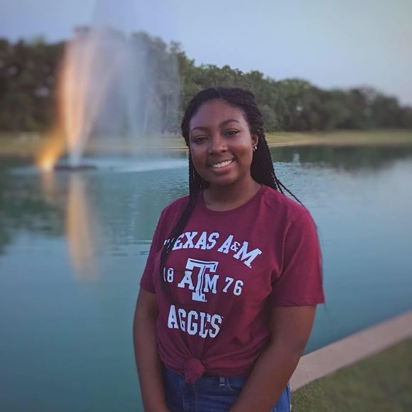 Meet your Posher, Michelle - Picture 1 of 1